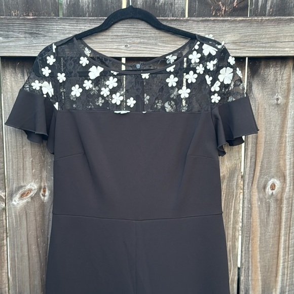 Karl Lagerfeld Paris Black Floral Lace Cropped Jumpsuit, Size 8 - Picture 3 of 8